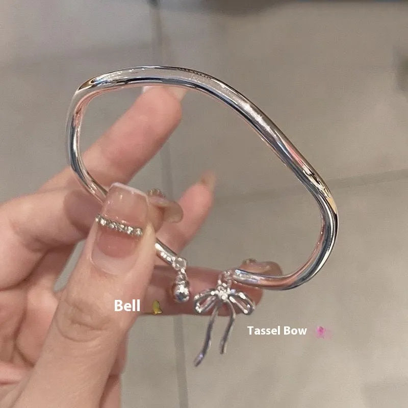 Silver bow adjustable women's bracelet with bell opening clasp in colour M1534