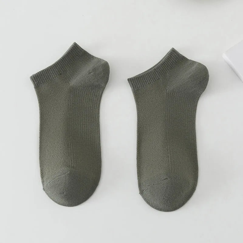 Men's solid colour low-cut polyester boat socks laid flat, showing ankle height and simple design.