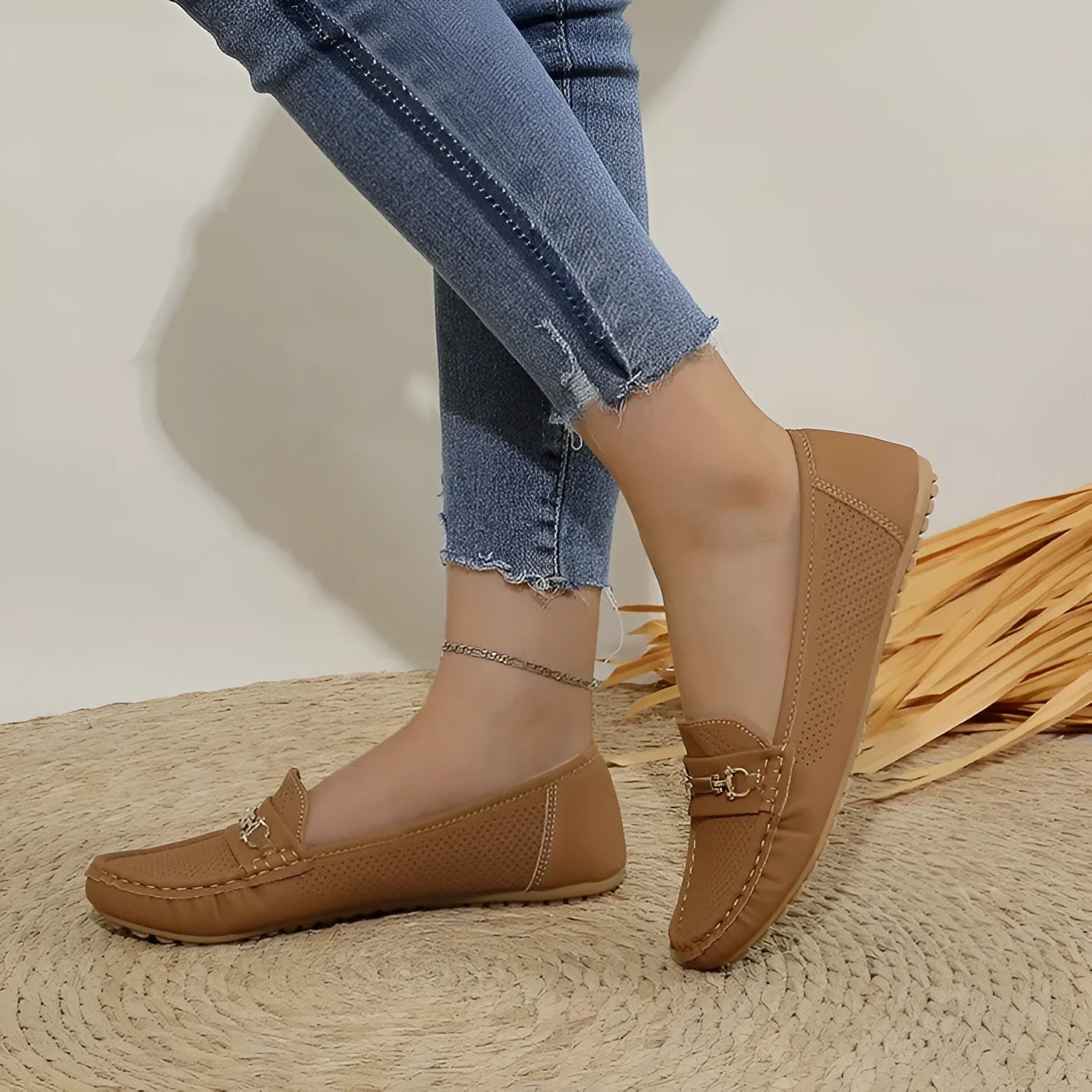 Women's flat casual shoes in black, khaki, or white with thin profile and breathable PU leather upper