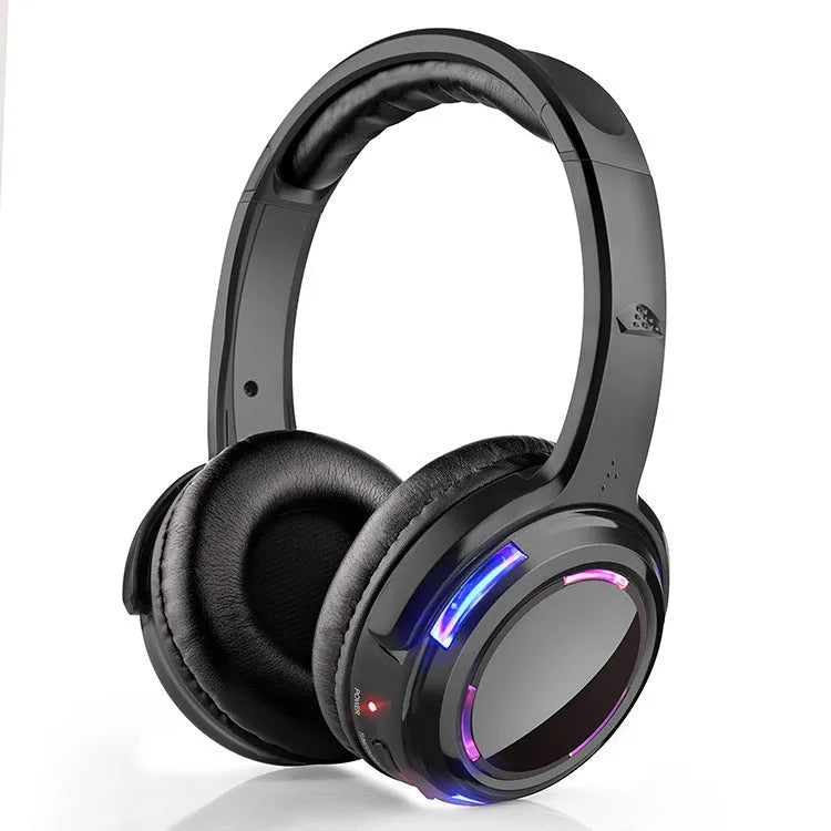 Black silent disco headphones with 40mm speakers and charging cable for wireless group listening