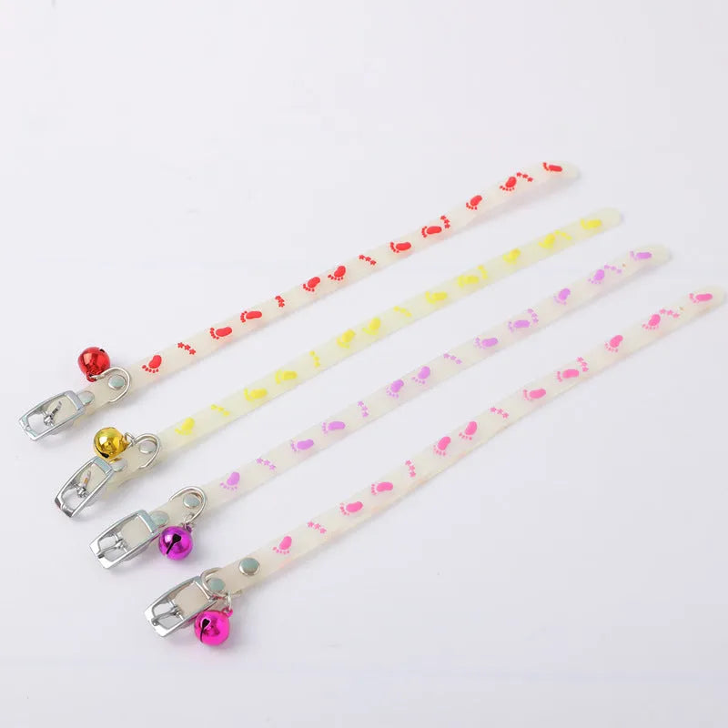 Adjustable cat luminous collar with silicone chain and metal bell showing nighttime illumination