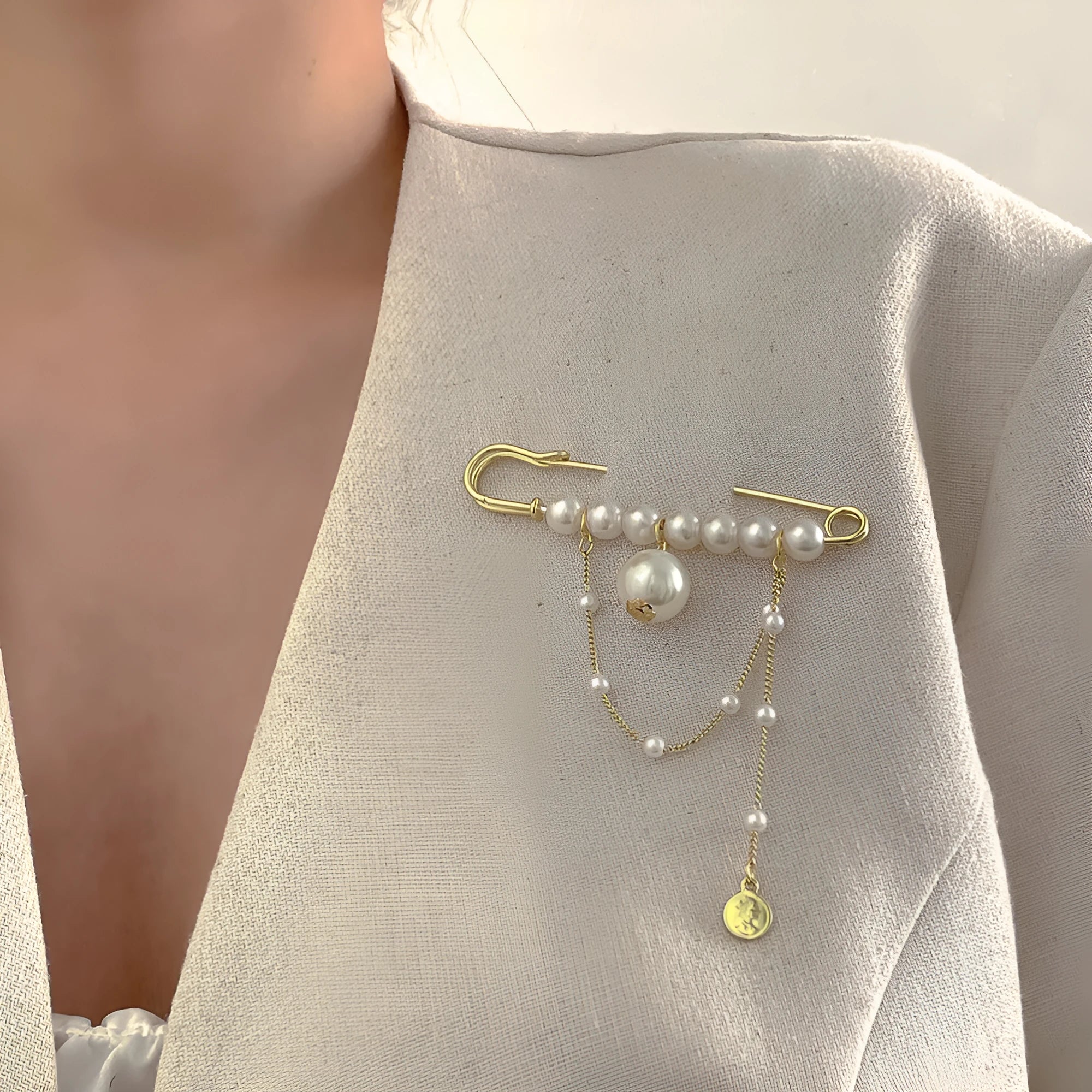 Retro all-match big stick pearl brooch with electroplated metal finish, unisex design