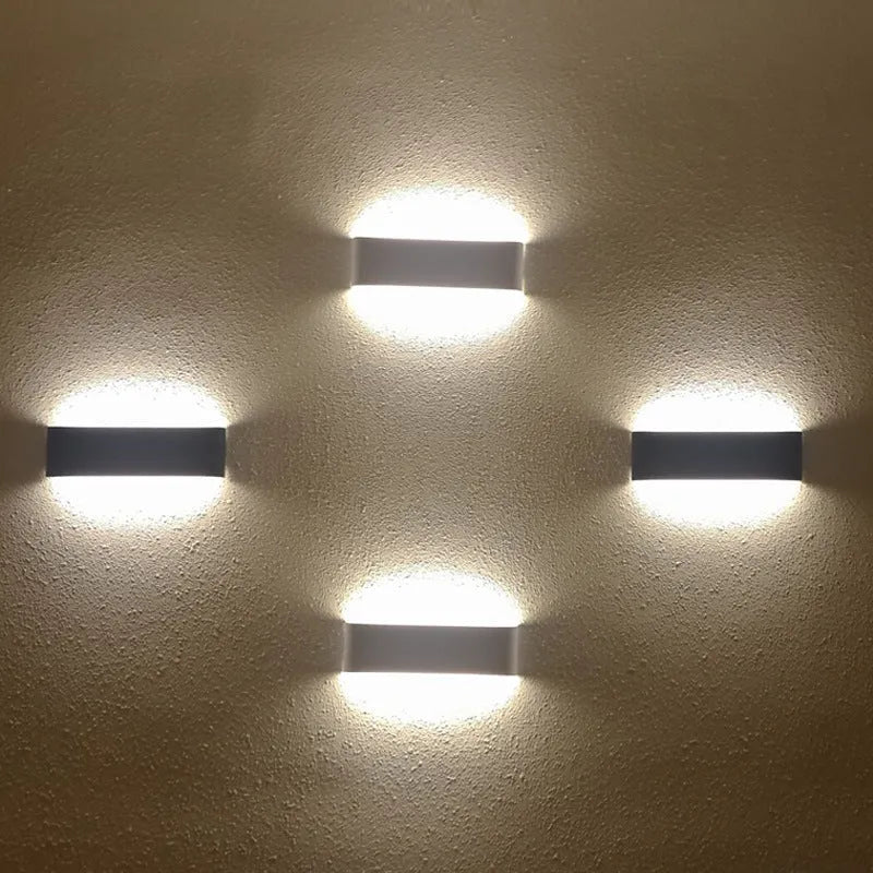 Modern minimalist wall light with aluminium alloy body in black finish
