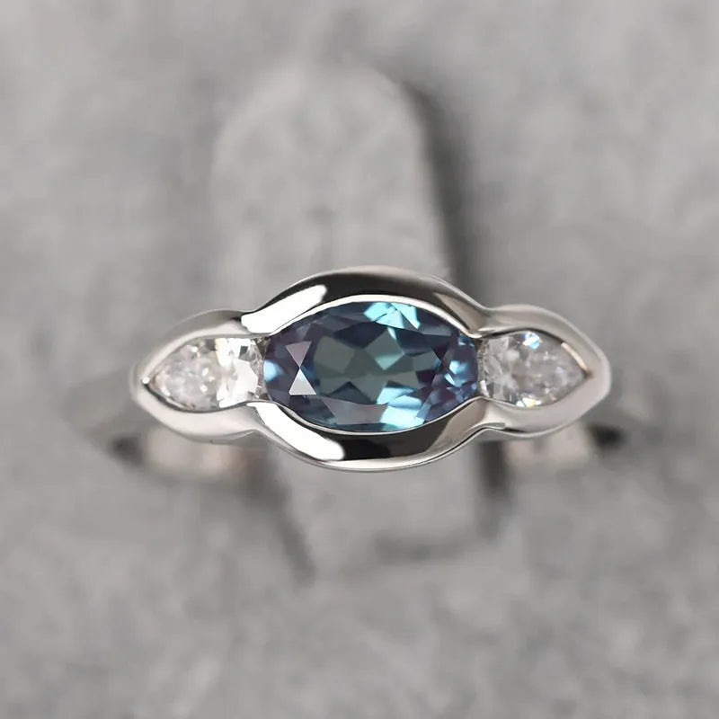 Geometric ellipse women's ring with white gold colour and inlaid zircon detailing on finger