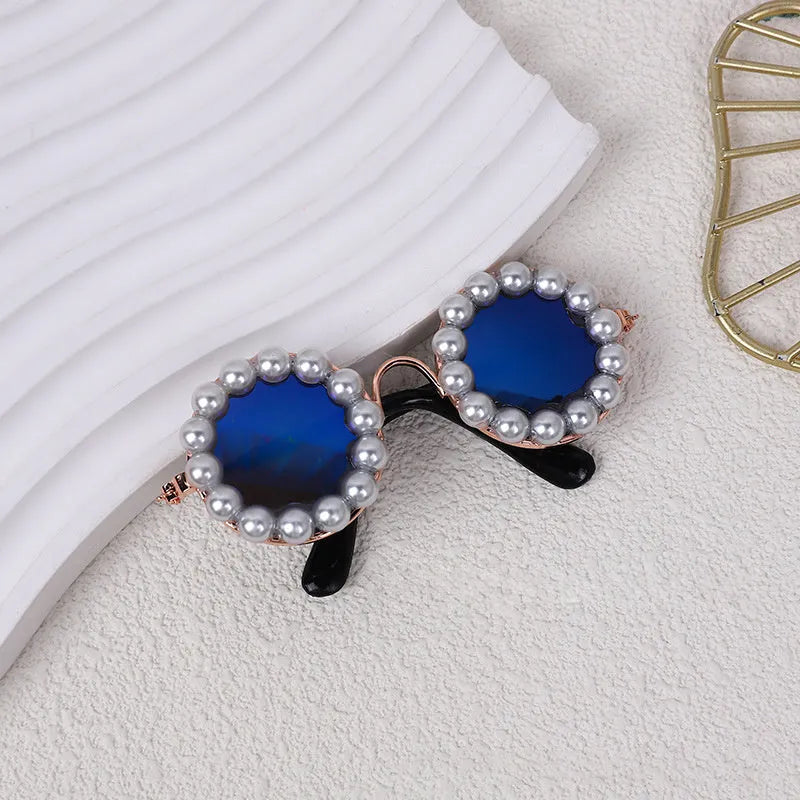 Pearl-decorated round sunglasses for cats and dogs in multiple colours and two sizes