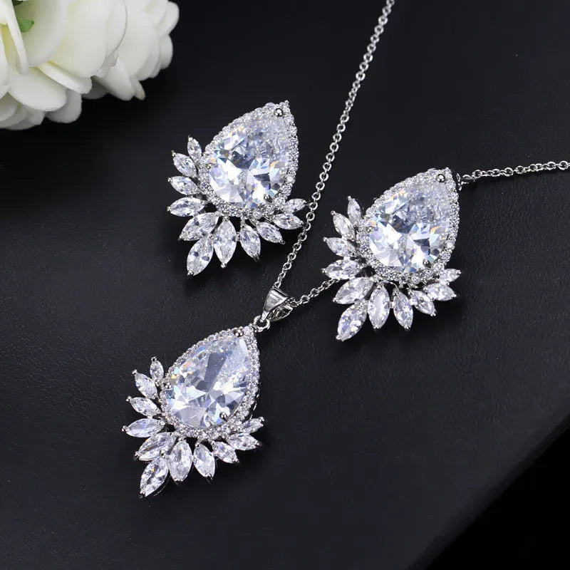 Blue, red, and white formal jewellery chain set with necklace and earrings for bridal banquets.