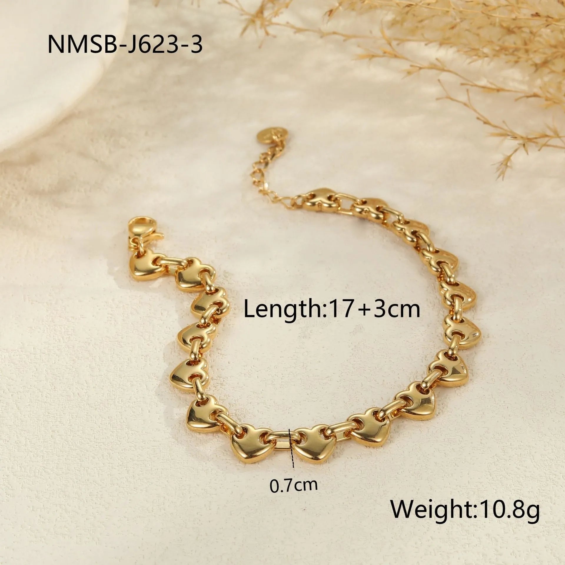 Women's hollowed-out heart bracelet in stainless steel with geometric design and gold plating