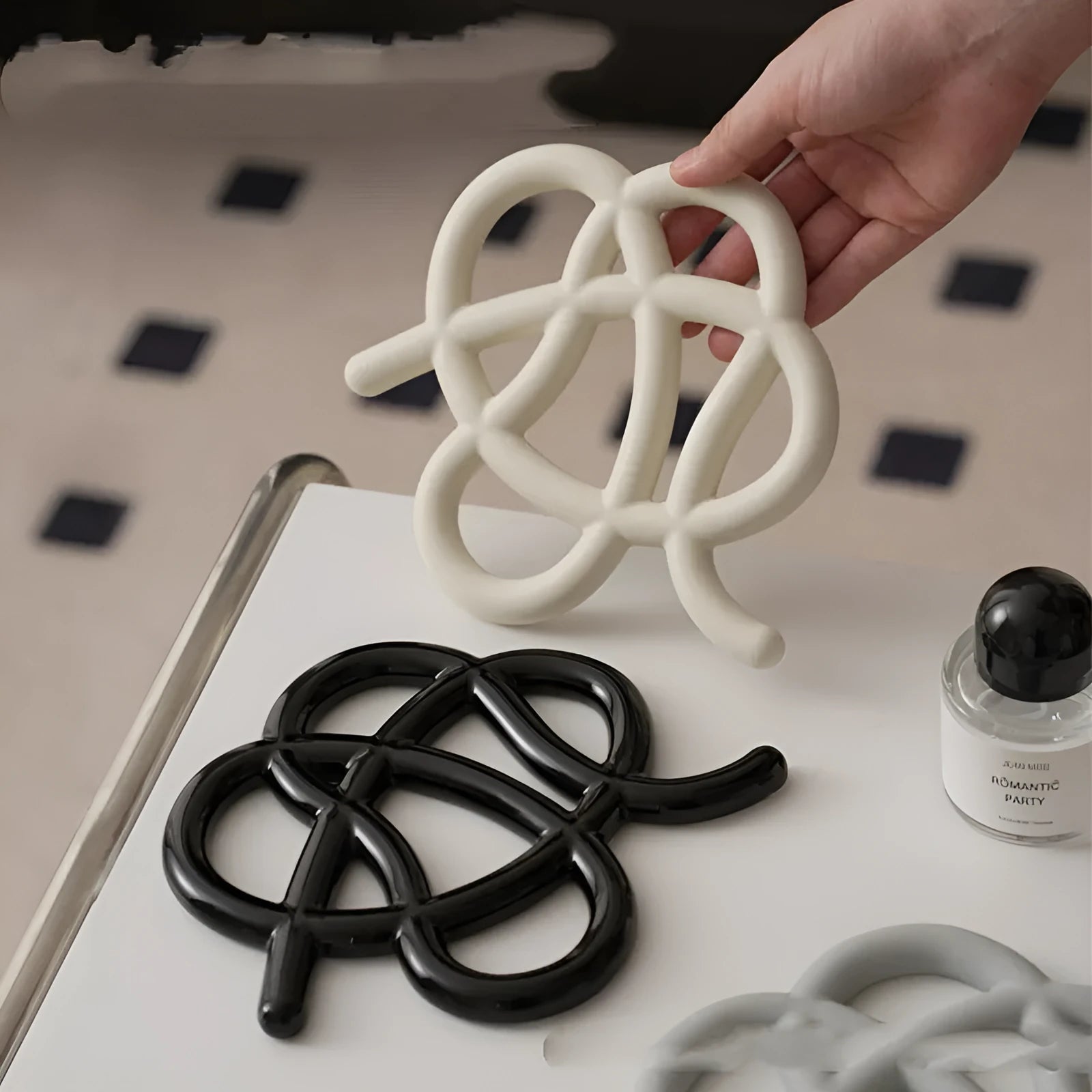 Ceramic heat proof mat with irregular shape design in solid colour options