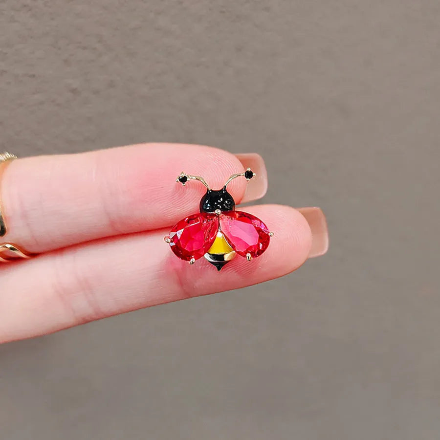 Alloy brooch in natural flower shape with electroplated finish, featuring adjustable and anti-exposure pin closure for women's coats and suits.