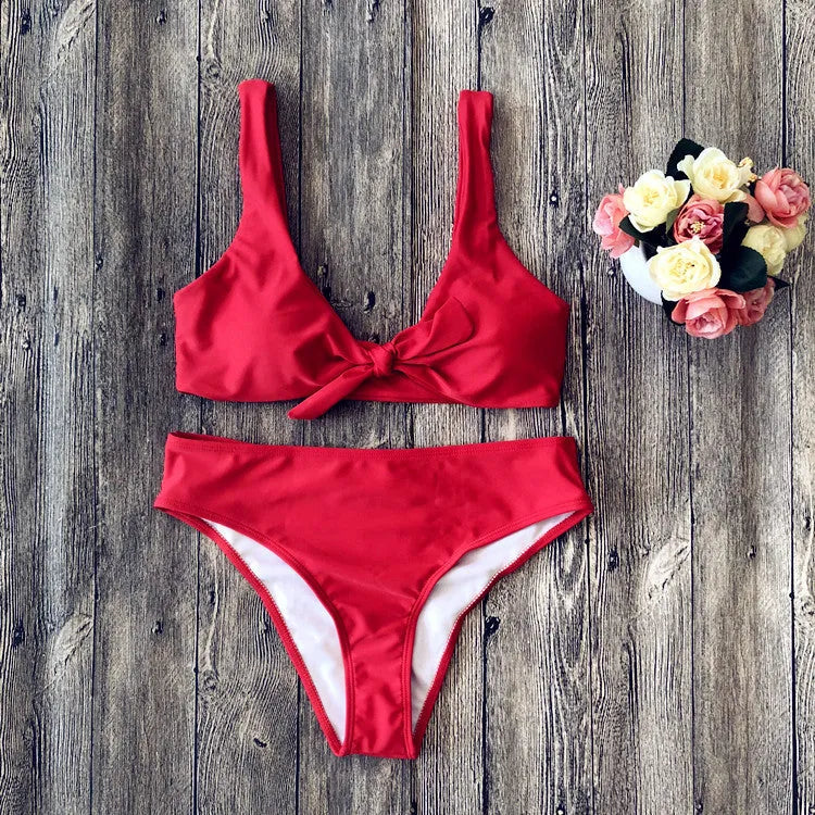 Solid colour bikini set in polyester fabric on a white background.