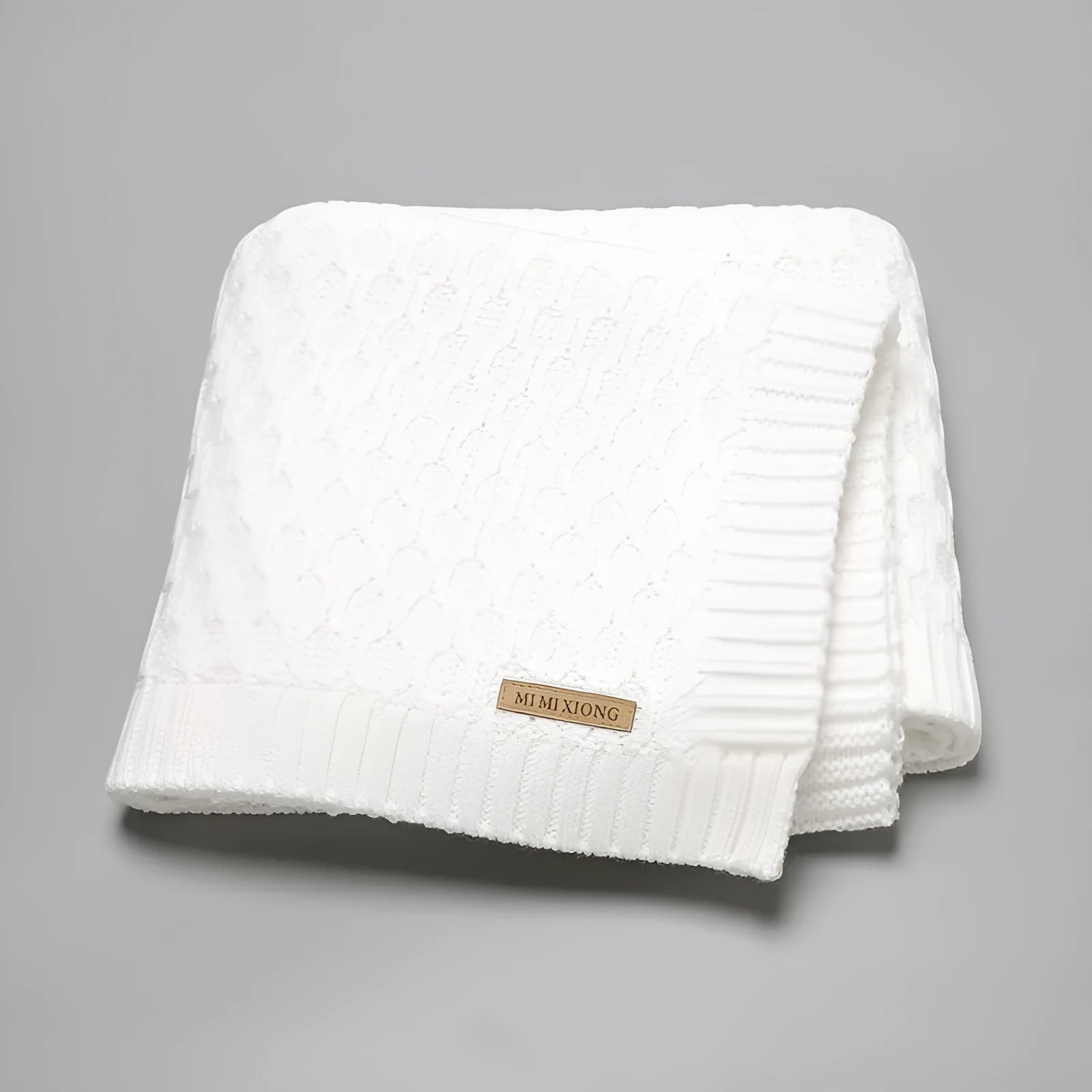 Solid colour infant hug blanket with three-dimensional lines in 70×90cm size