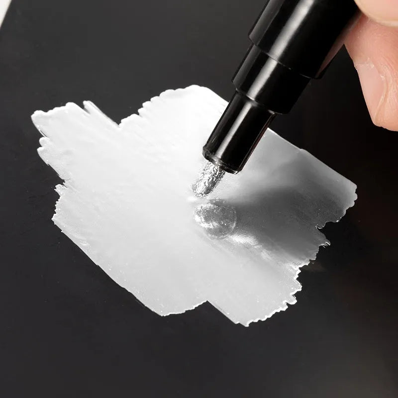 Waterproof mirror marker pen with choice of 1mm or 2mm nib on a plastic body.