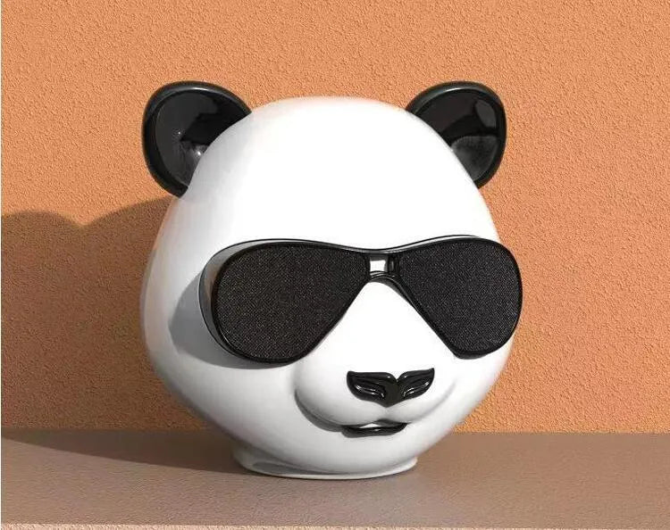 Classic style portable mini bluetooth speaker with USB charging port