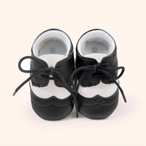 Vintage style baby boys soft sole walking shoes in synthetic leather.