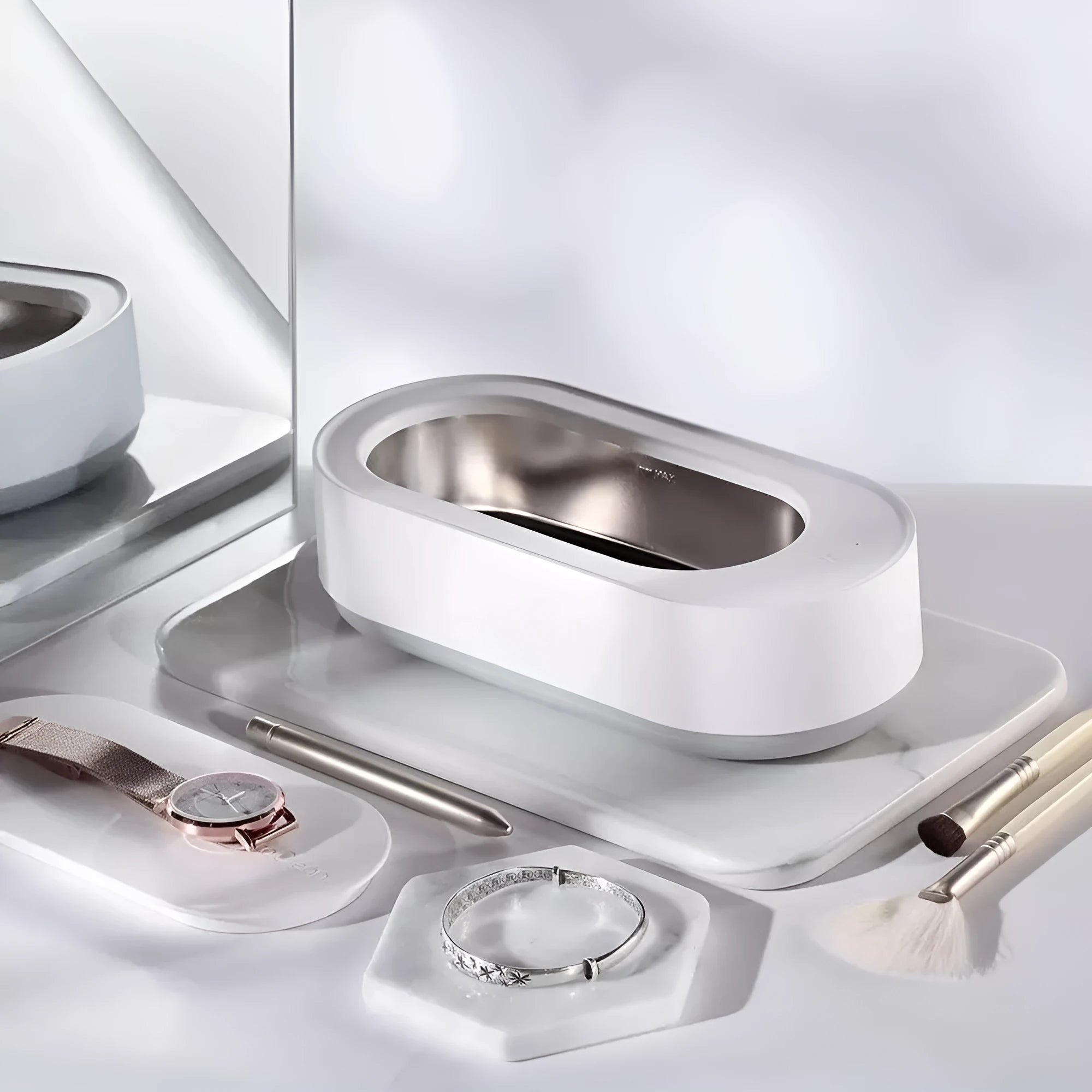 White portable ultrasonic cleaning machine with a stainless steel tank for jewellery and glasses.