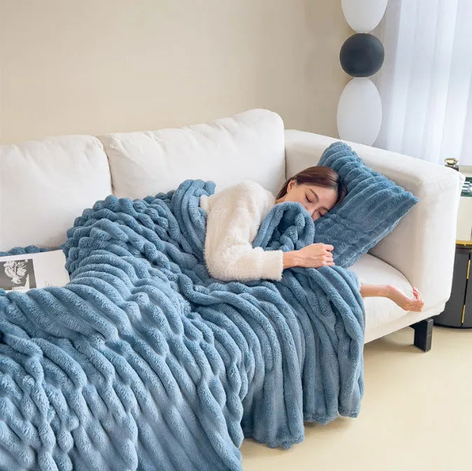 Soft Wind bubble velvet faux rabbit fur blanket in a solid colour, showing its double-sided texture.