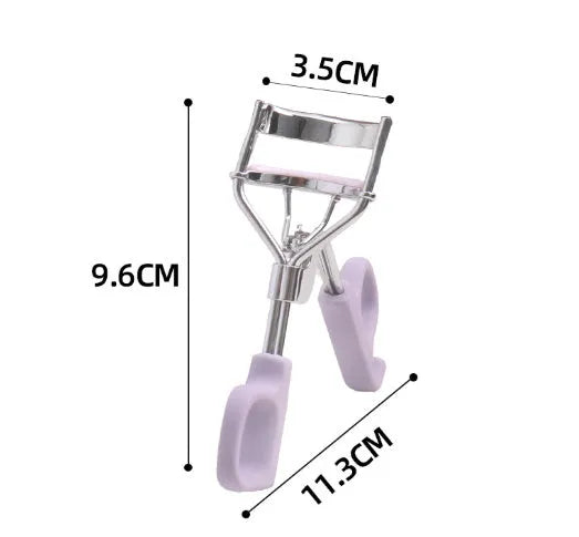 A4 chrome eyelash curler with scissor handles and a tail, shown in pink and purple colour options.