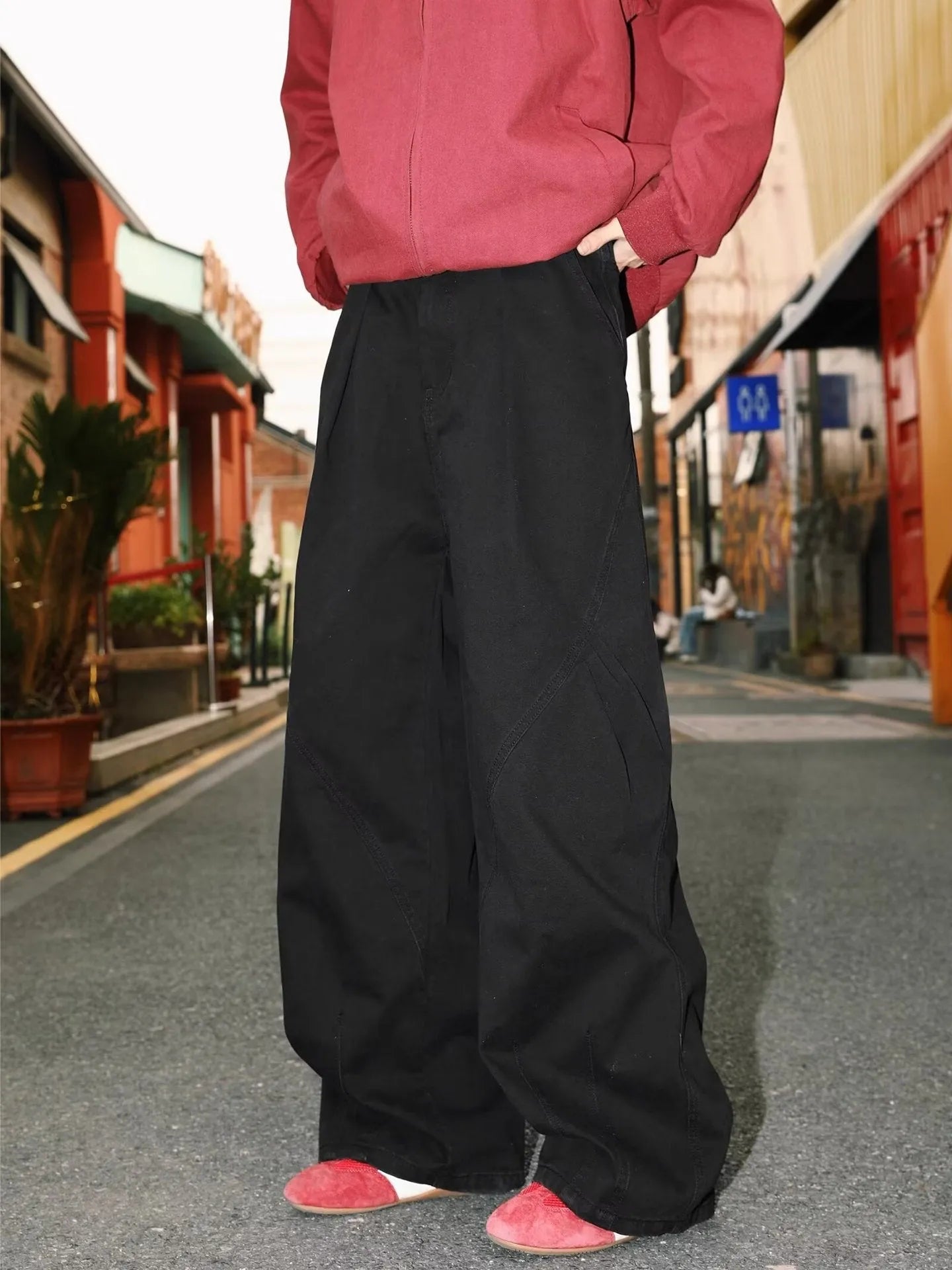 Men's pleated straight trousers in apricot colour with elastic waistband and loose fit