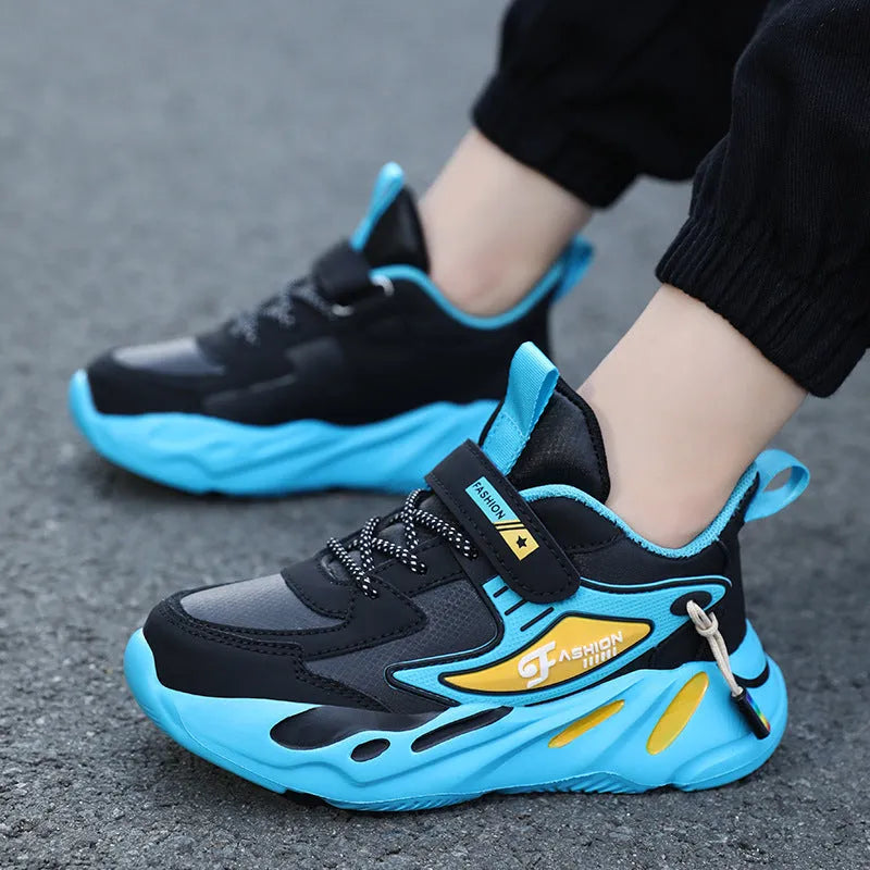 Child's platform sports shoes in dark blue mesh with non-slip sole and Velcro fastening