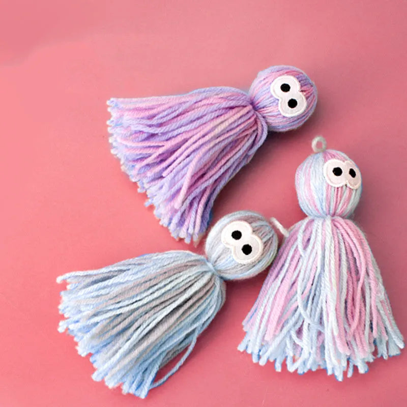 Bite-resistant wool ball cat toy with grinding teeth surfaces and hanging string in blue grey colour