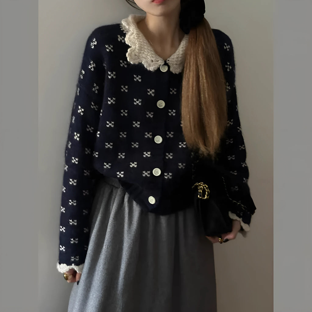 Retro floral patterned knitted cardigan coat with a Peter Pan collar and button front.