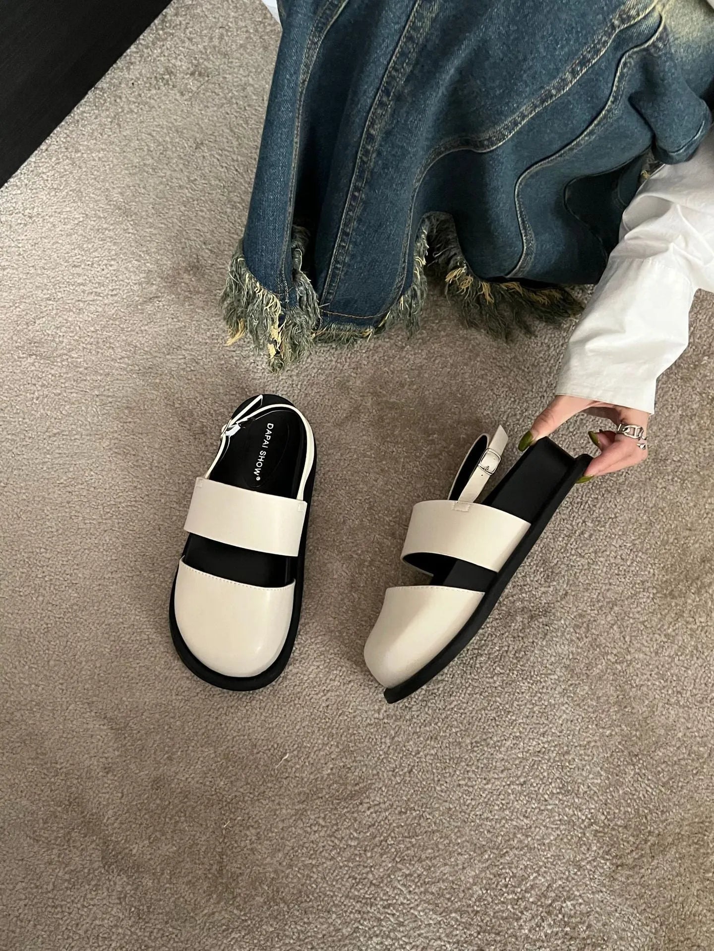 Retro raise the bottom closed toe sandals with ankle-strap buckle in apricot colour
