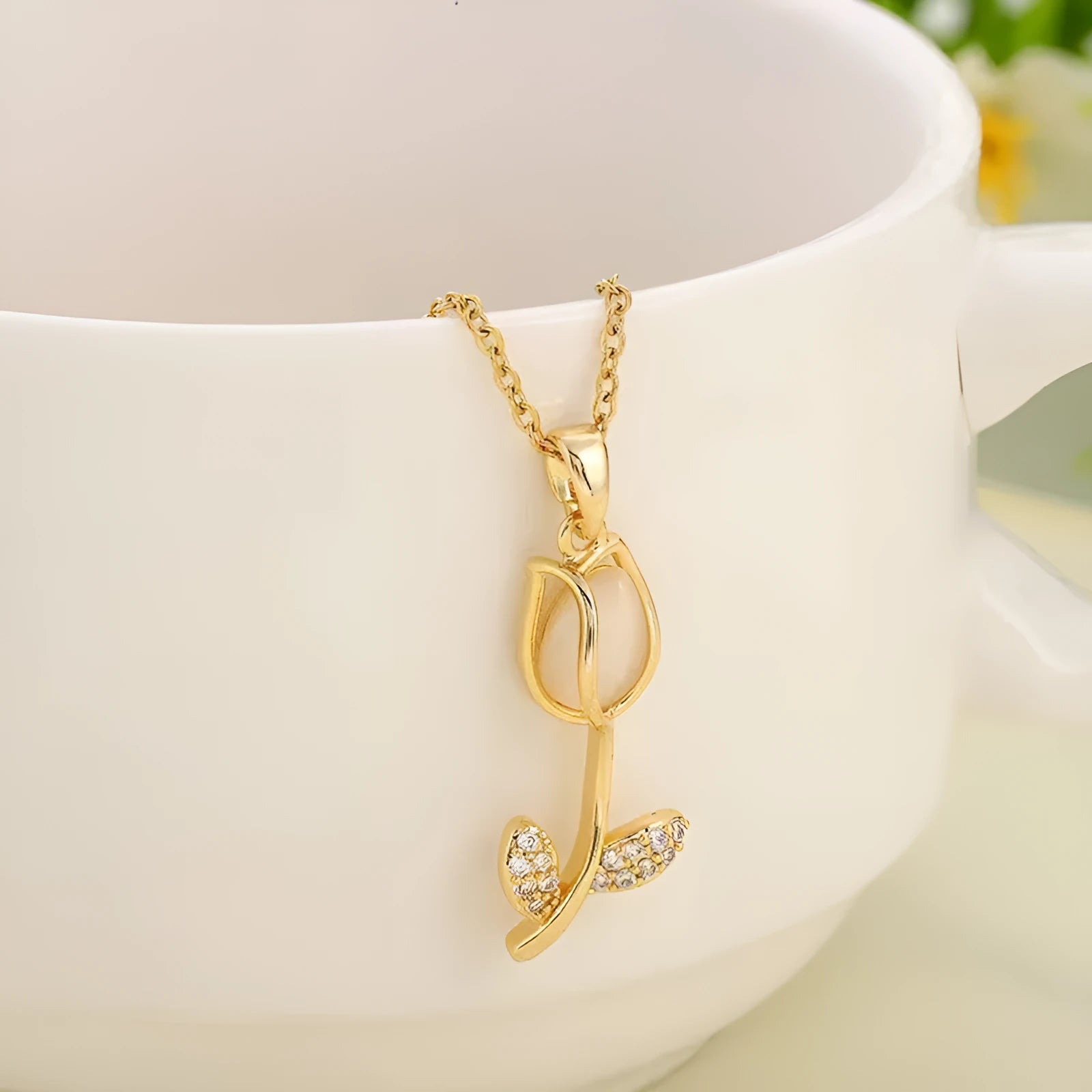Zircon tulip necklace for women with flower-shaped pendant on adjustable titanium steel chain