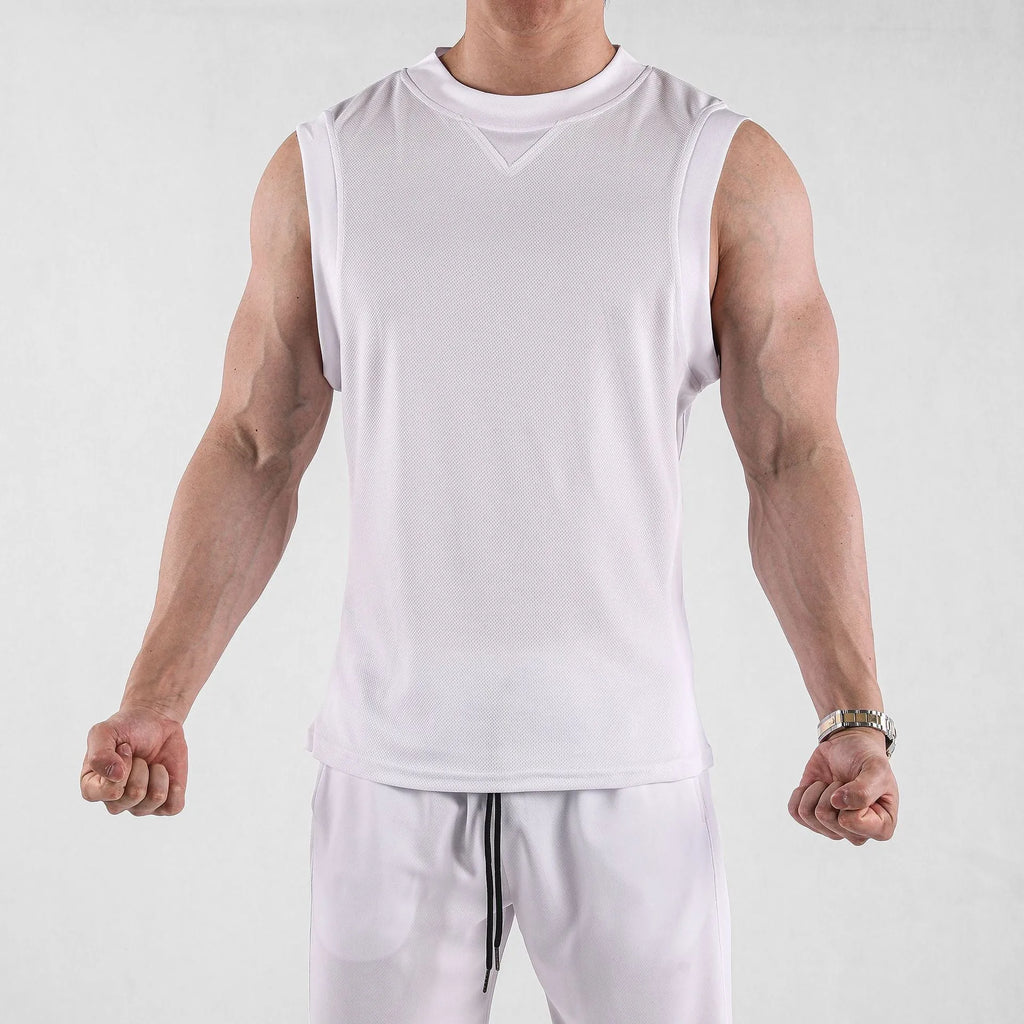 Summer fitness vest in white or black with loose fit and quick-dry properties
