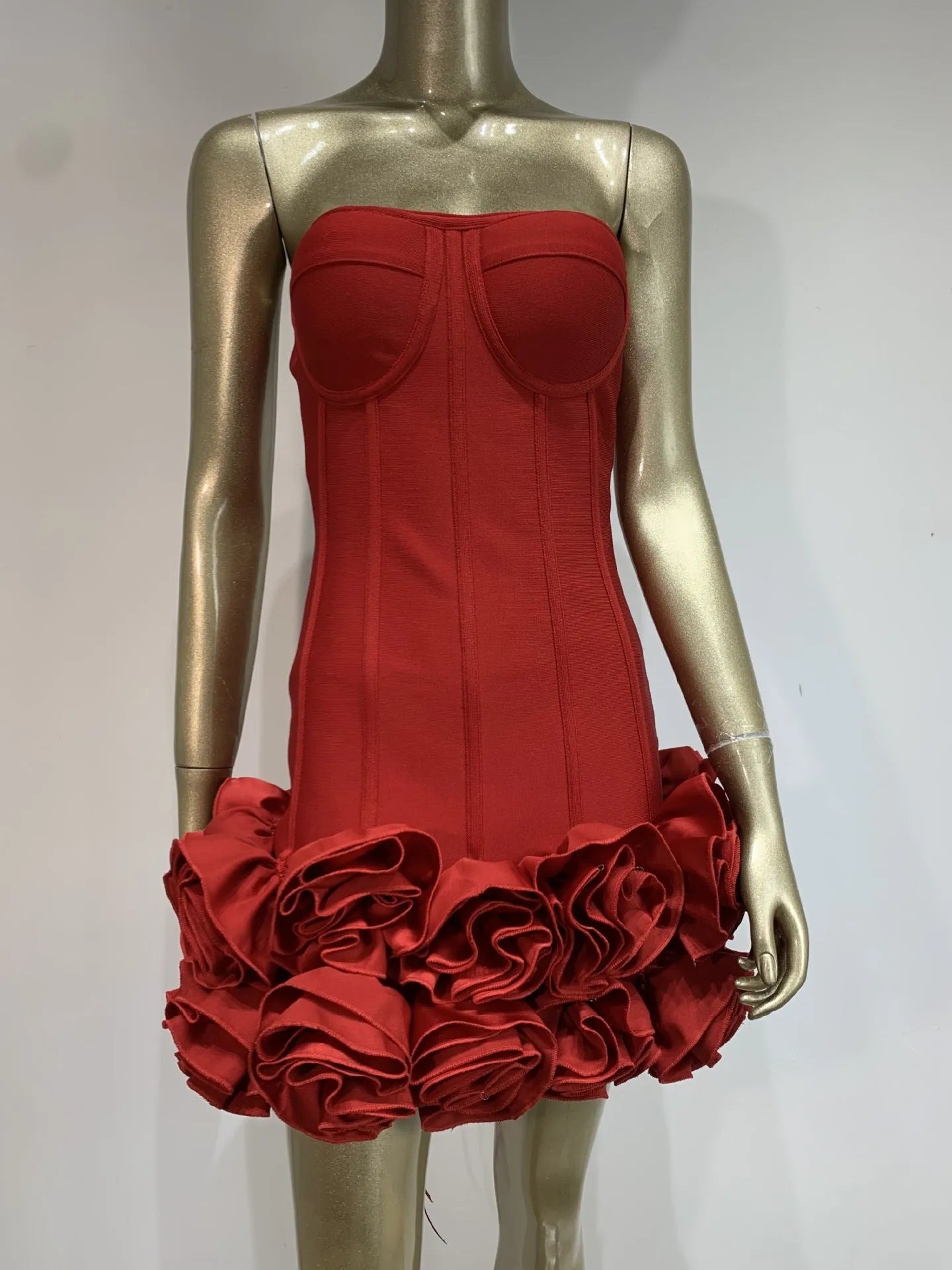 Women's solid colour polyester dress with mid-waist styling in black, red, or white.