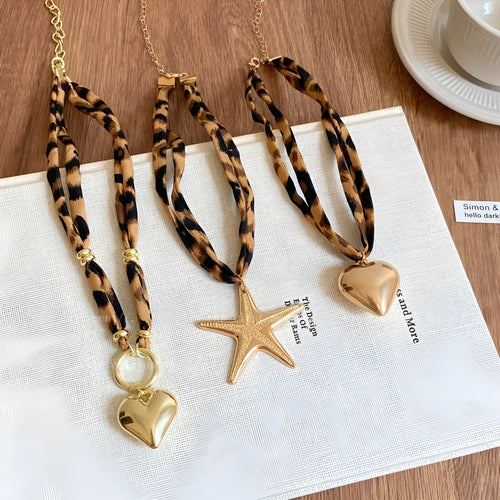 Acrylic retro starfish love necklace with Maillard brown leopard pattern and electroplated finish