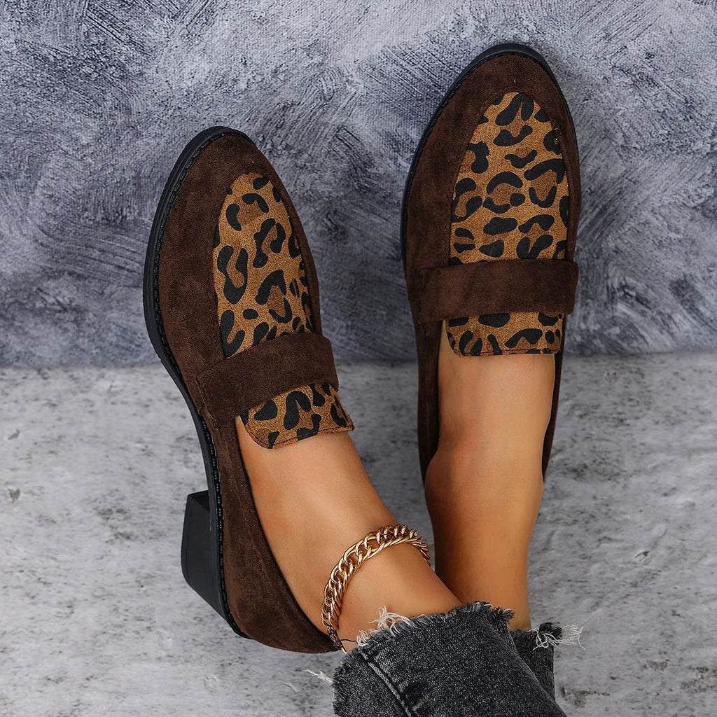 Leopard print slip-on suede pumps with pointed toe and chunky rubber sole in pink colour