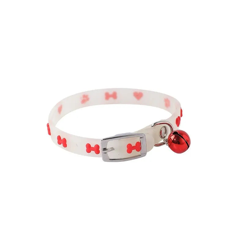 Adjustable cat luminous collar with silicone chain and metal bell showing nighttime illumination