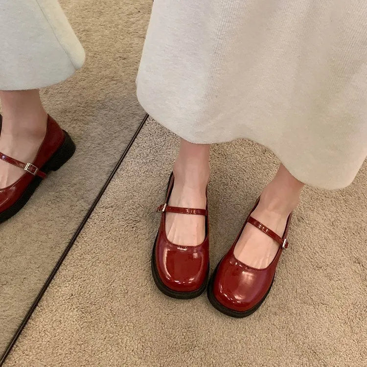 Solid colour women's French vintage leather shoes with flat heel and round toe in red, matte black, or greyish black.