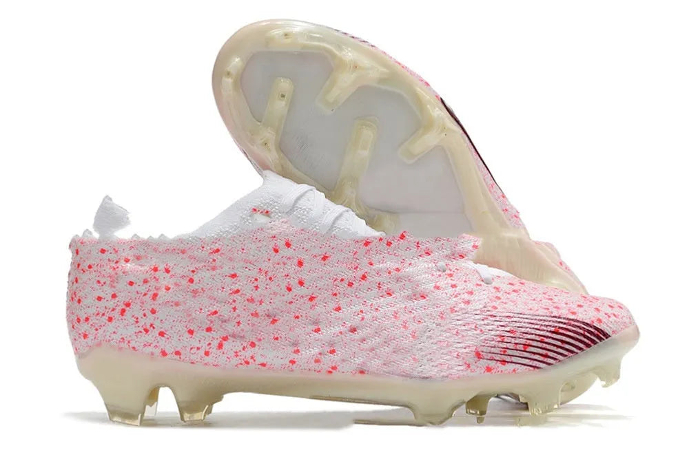 Men's low-top football shoes with knitted upper, rubber sole, and FG studs for grass pitches.