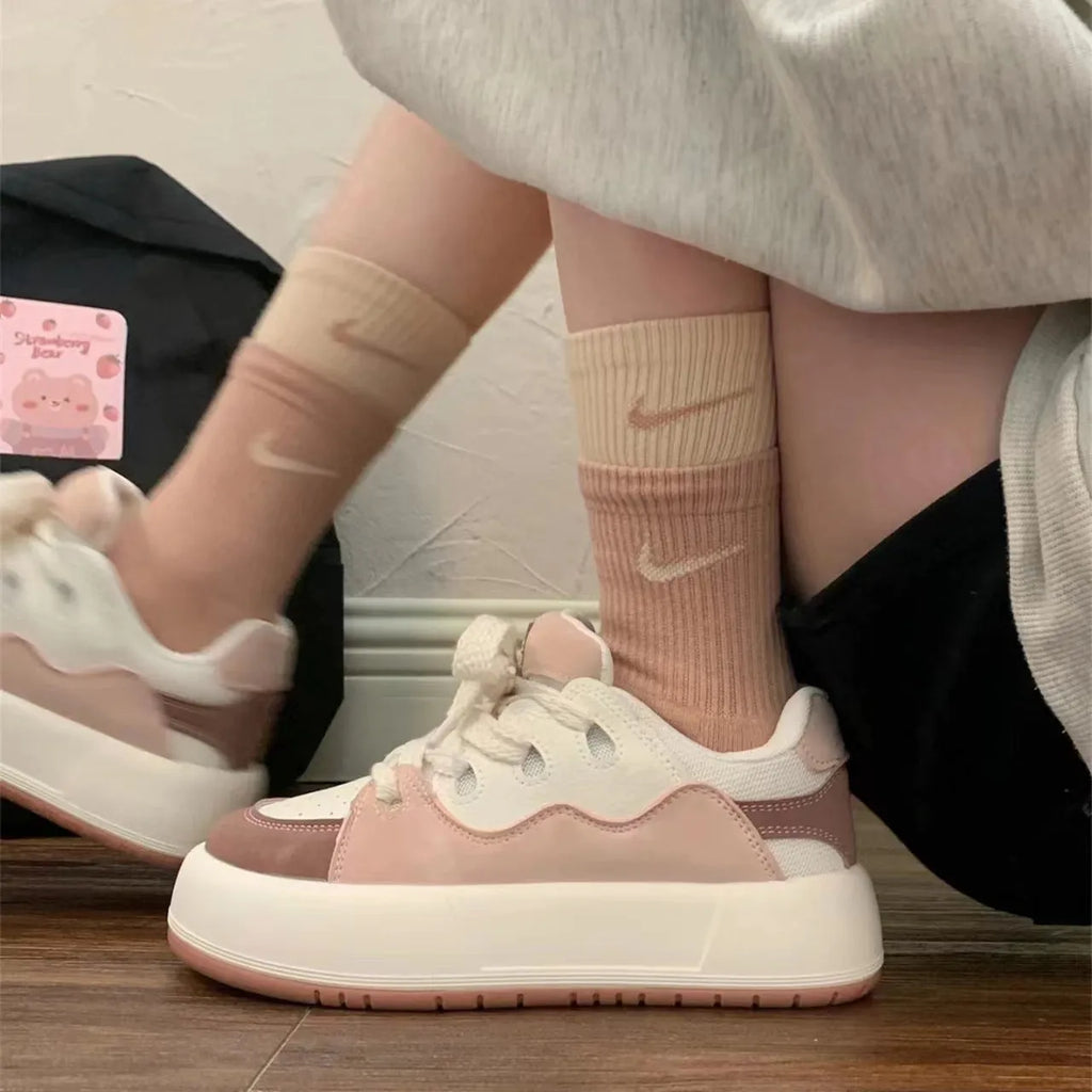Green women's casual lace-up shoes with PU mesh upper and flat heel on a white background.