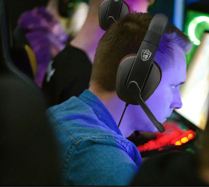 Black wired gaming computer headset with 40mm speakers and 6.3mm straight plug for heavy bass audio