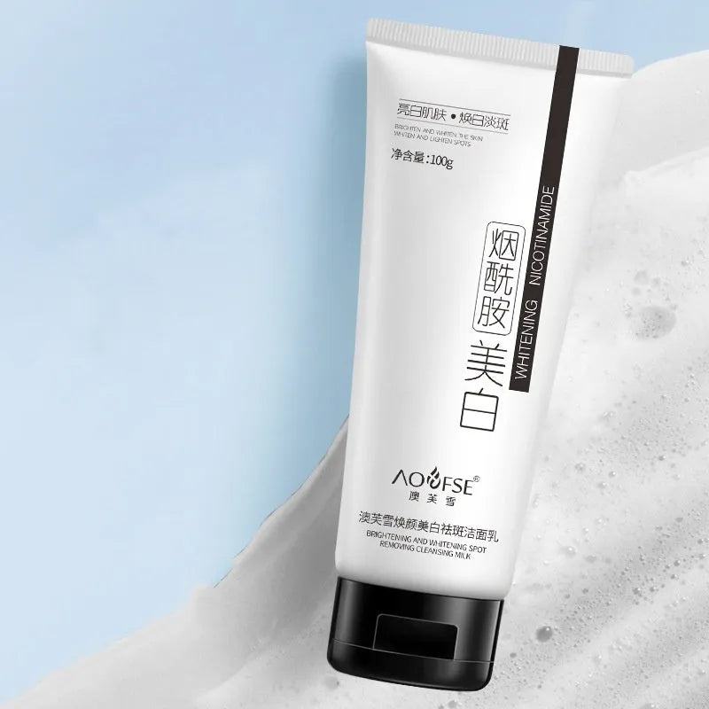 White bottle of whitening freckle removing facial cleanser, 100ml net content.