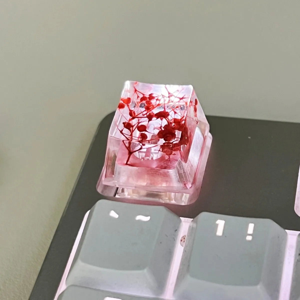 High transparency starry sky resin keycap for mechanical keyboards in green colour