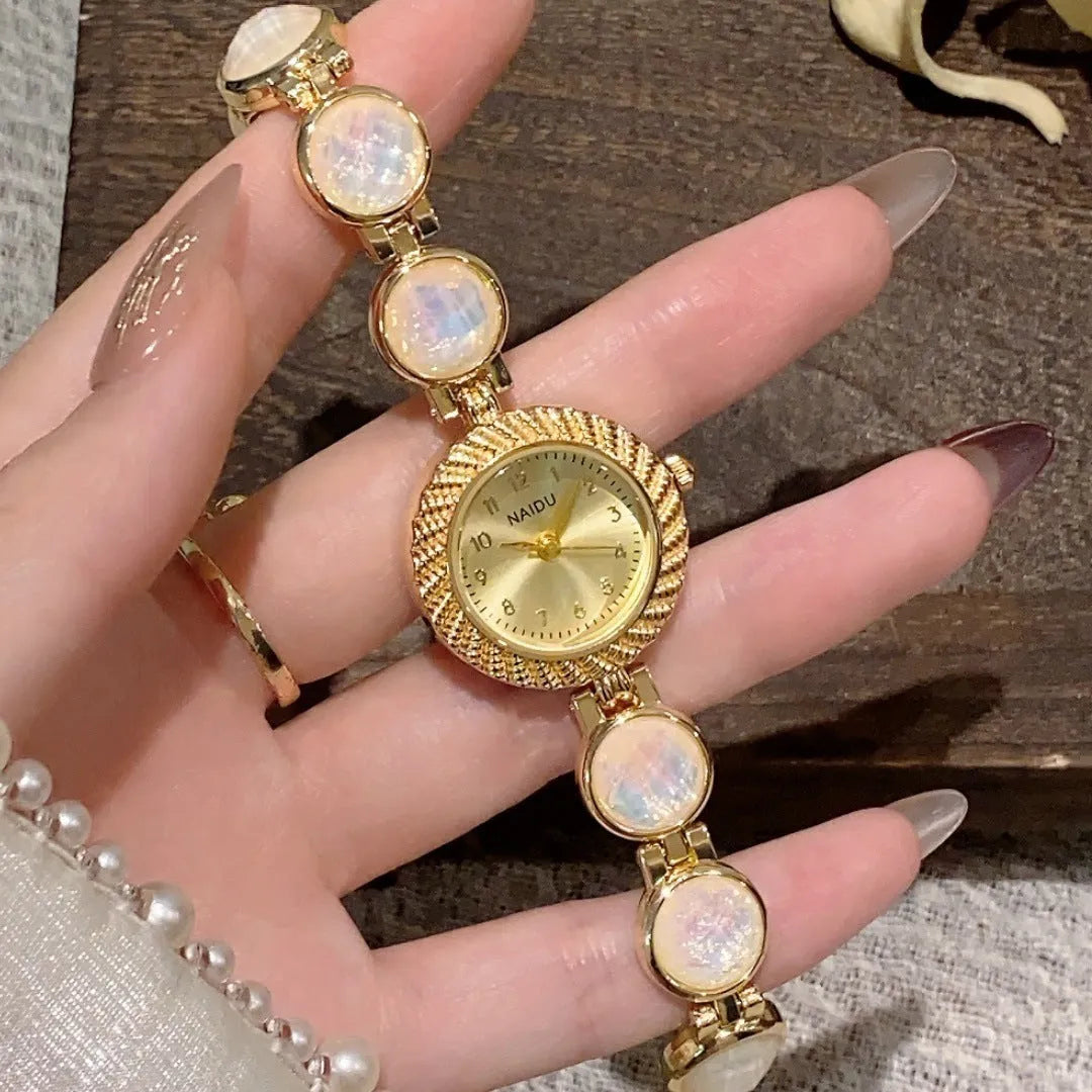 Women's quartz watch with 25mm round dial in six colour options with zinc alloy case