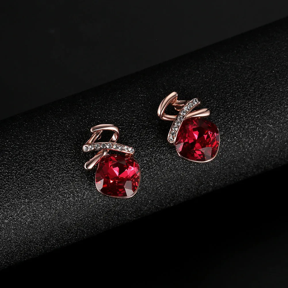 Women's bridal jewellery set with adjustable necklace and matching earrings in alloy diamond design