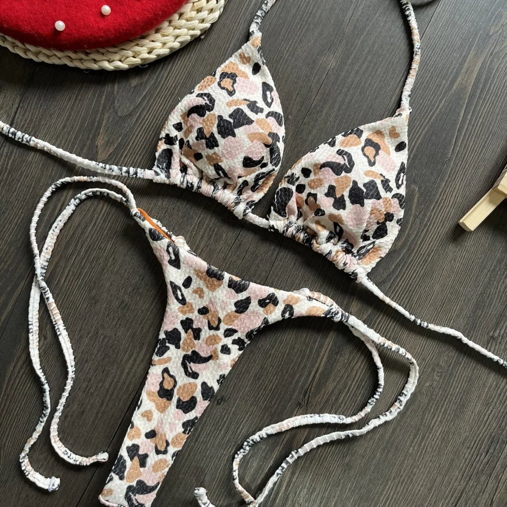 Women's cotton-lined bikini swimsuit in quick-drying nylon fabric available in three colours