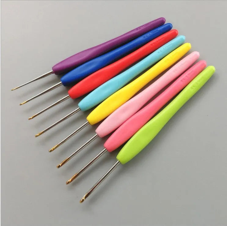 Complete 16-piece crochet hook set showing thick ABS handles and thin polyethylene handles in PU storage bag