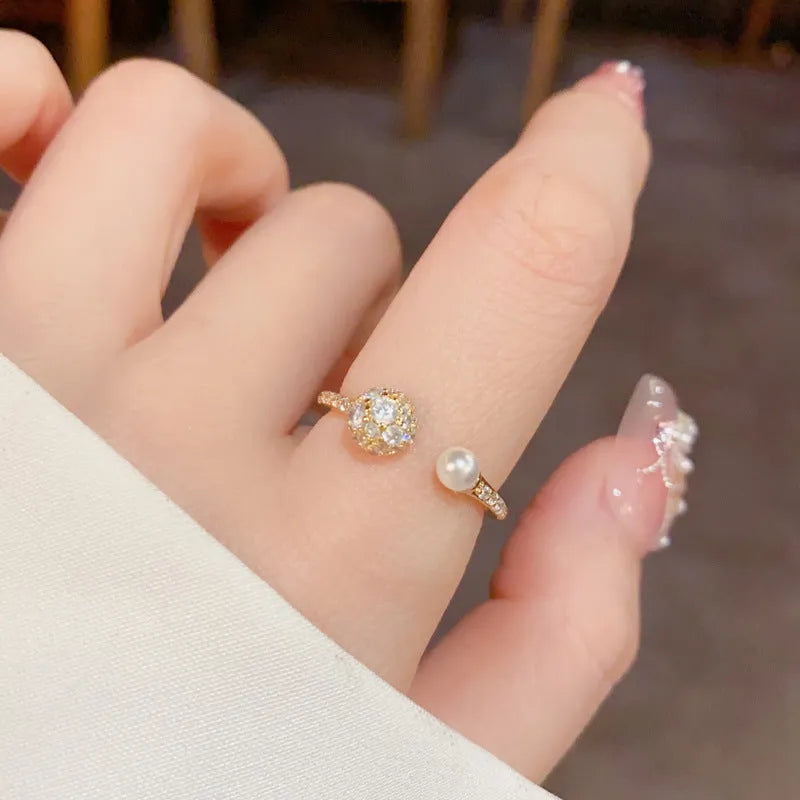 Adjustable open-end pearl ring with round zircon stone in gold or silver finish