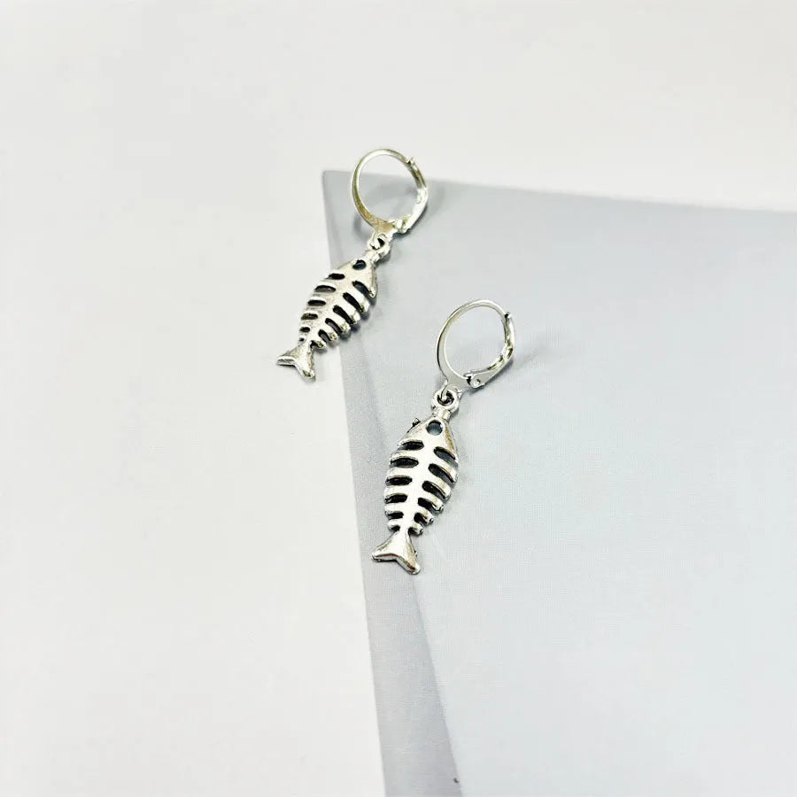 Fishbone pendant necklace and matching earrings set with retro style design and adjustable chain