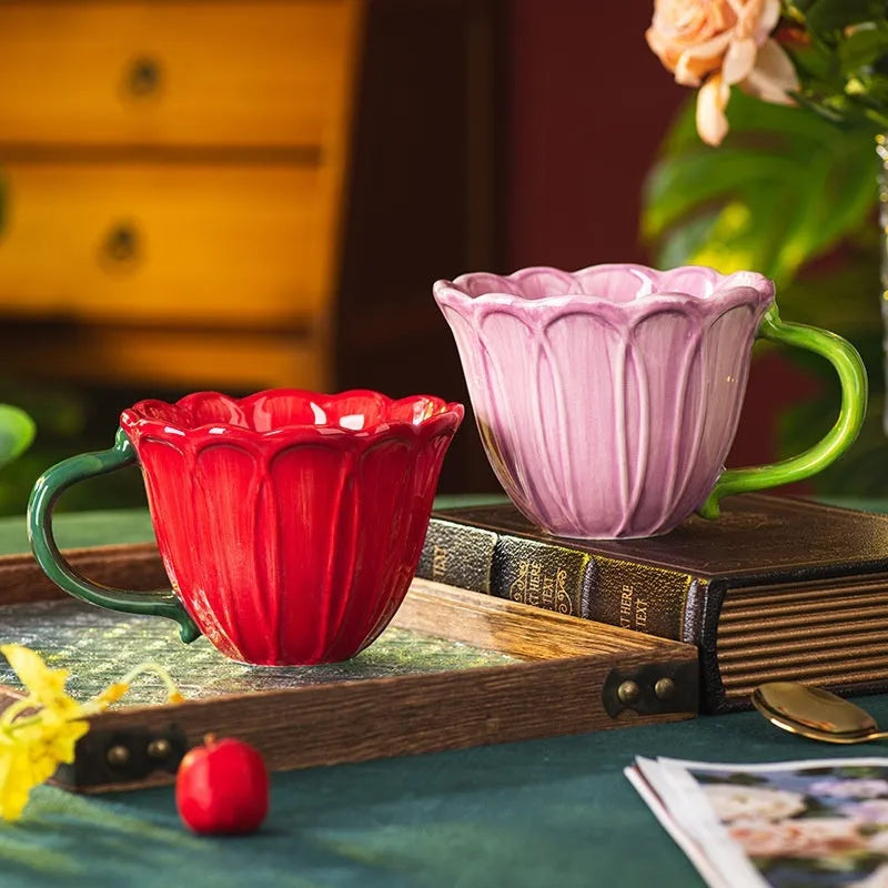 500ml ceramic breakfast cup with red floral pastoral pattern on white background.