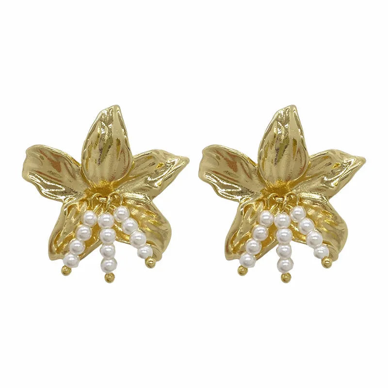 Golden H1795 pearl flower earrings with metal floral design and Seiko gold plating