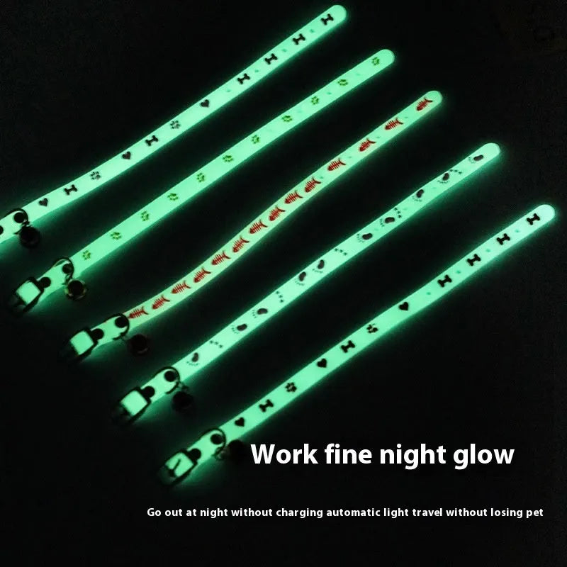 Adjustable cat luminous collar with silicone chain and metal bell showing nighttime illumination