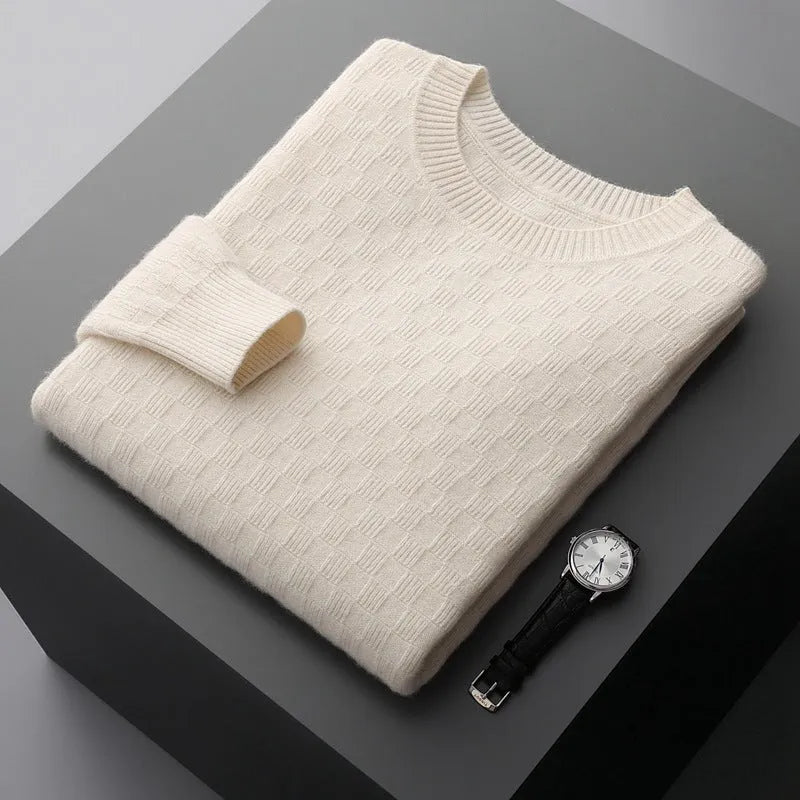 Men's cashmere blend thickened knitted sweater in solid colour with round neck and long sleeves, front view