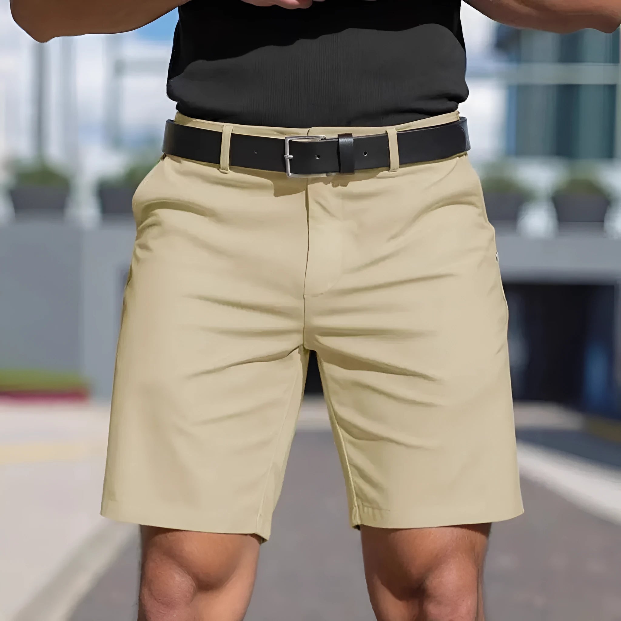 Men's solid colour fifth pants shorts with straight leg design in polyester fabric