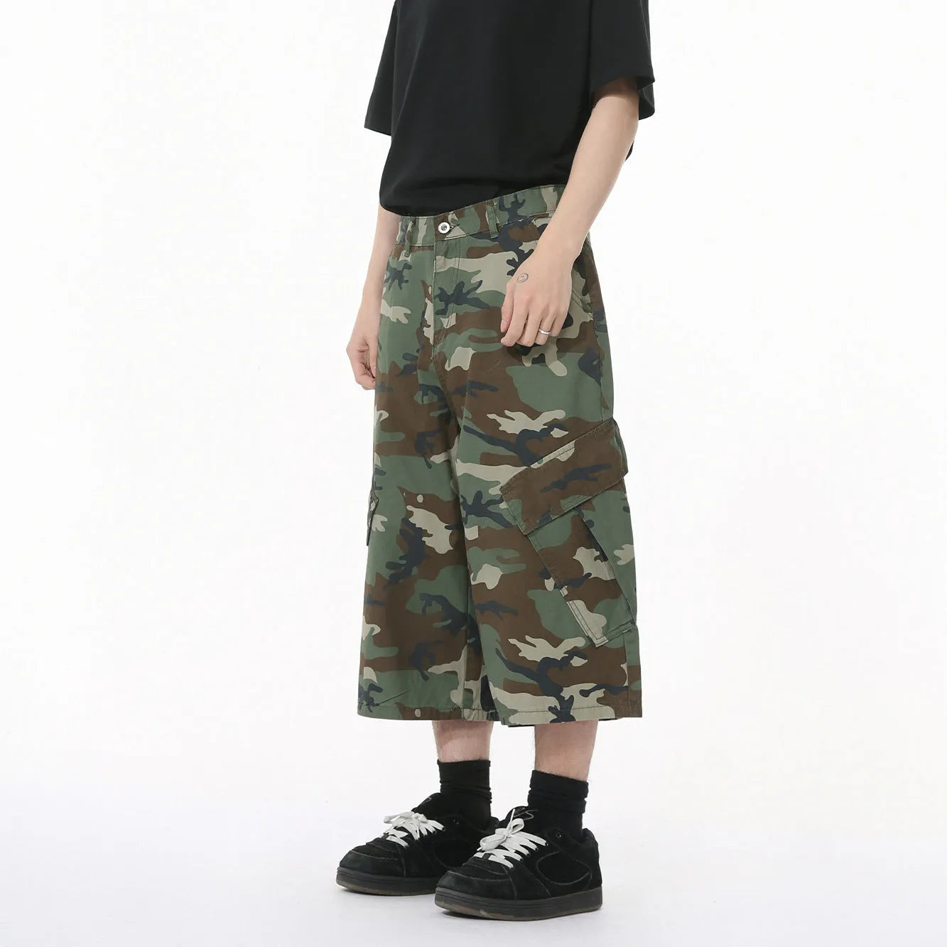 Men's cotton camouflage wide leg jeans with American side stitching and large pockets